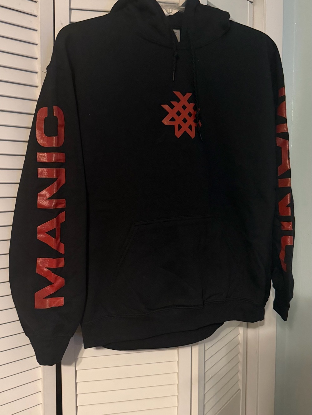 NWOT Wage war “Manic” Black Hoodie Merch with Band 2021 Album